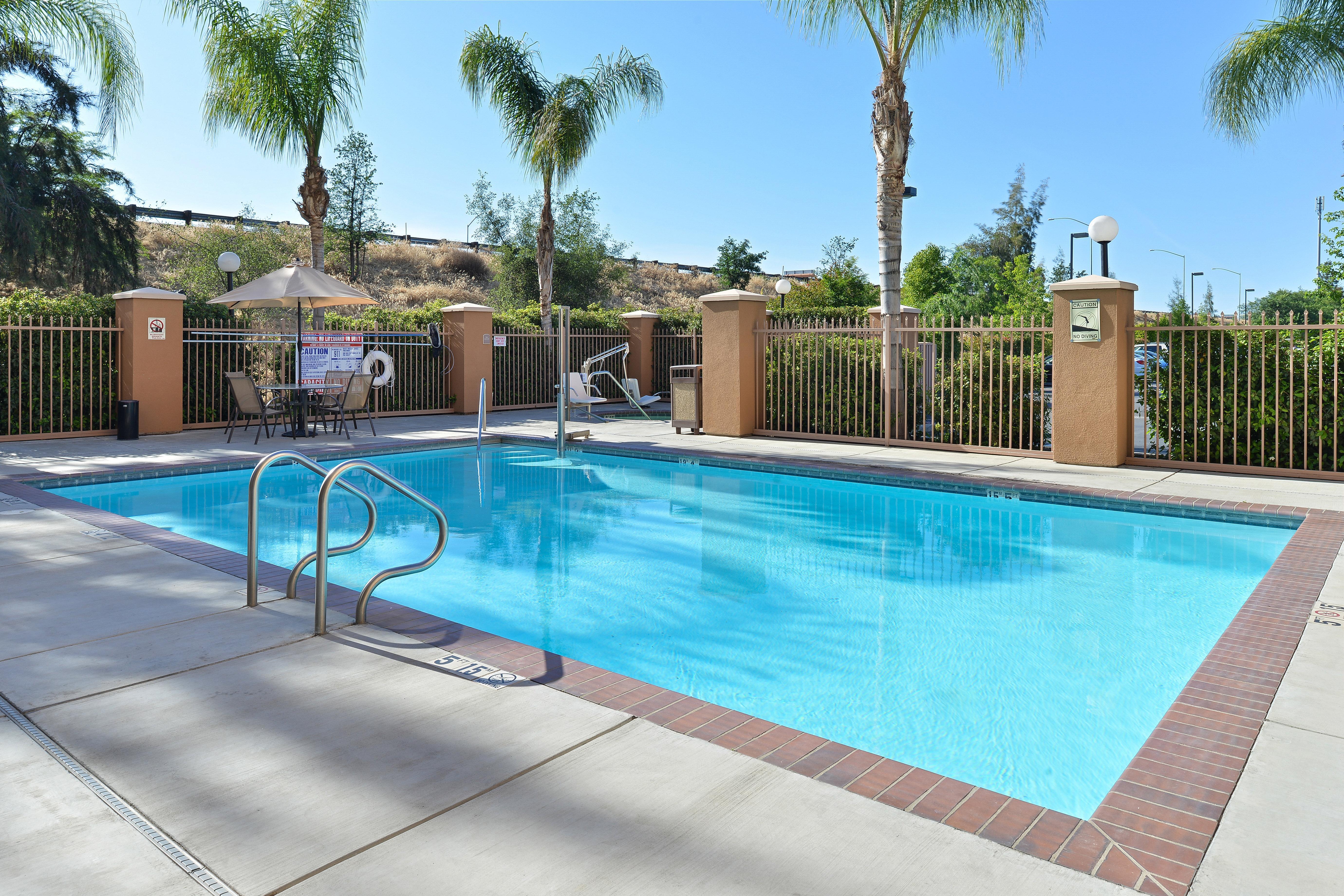 Holiday Inn Express Fresno River Park Highway 41 By Ihg Екстериор снимка