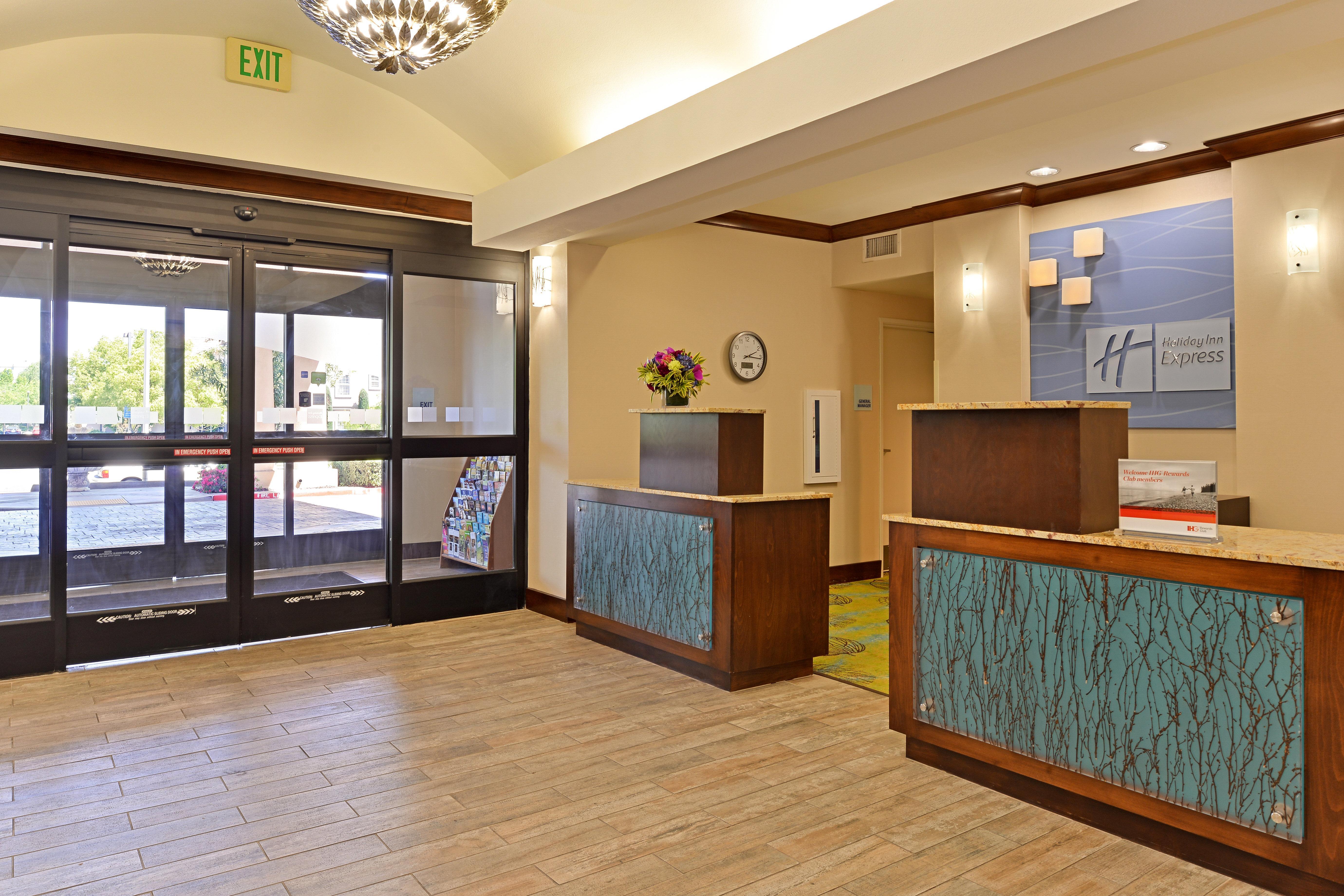 Holiday Inn Express Fresno River Park Highway 41 By Ihg Екстериор снимка