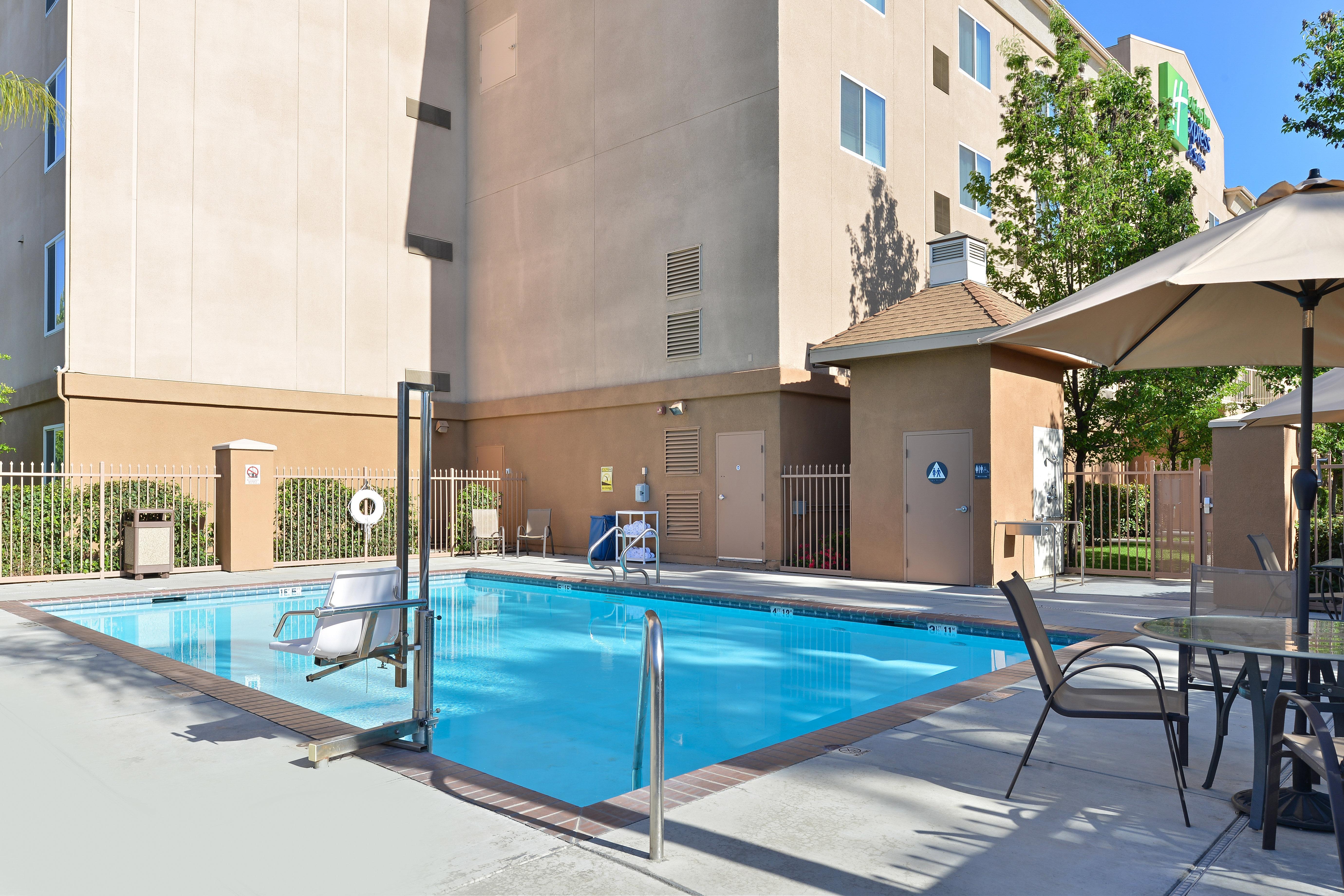 Holiday Inn Express Fresno River Park Highway 41 By Ihg Екстериор снимка