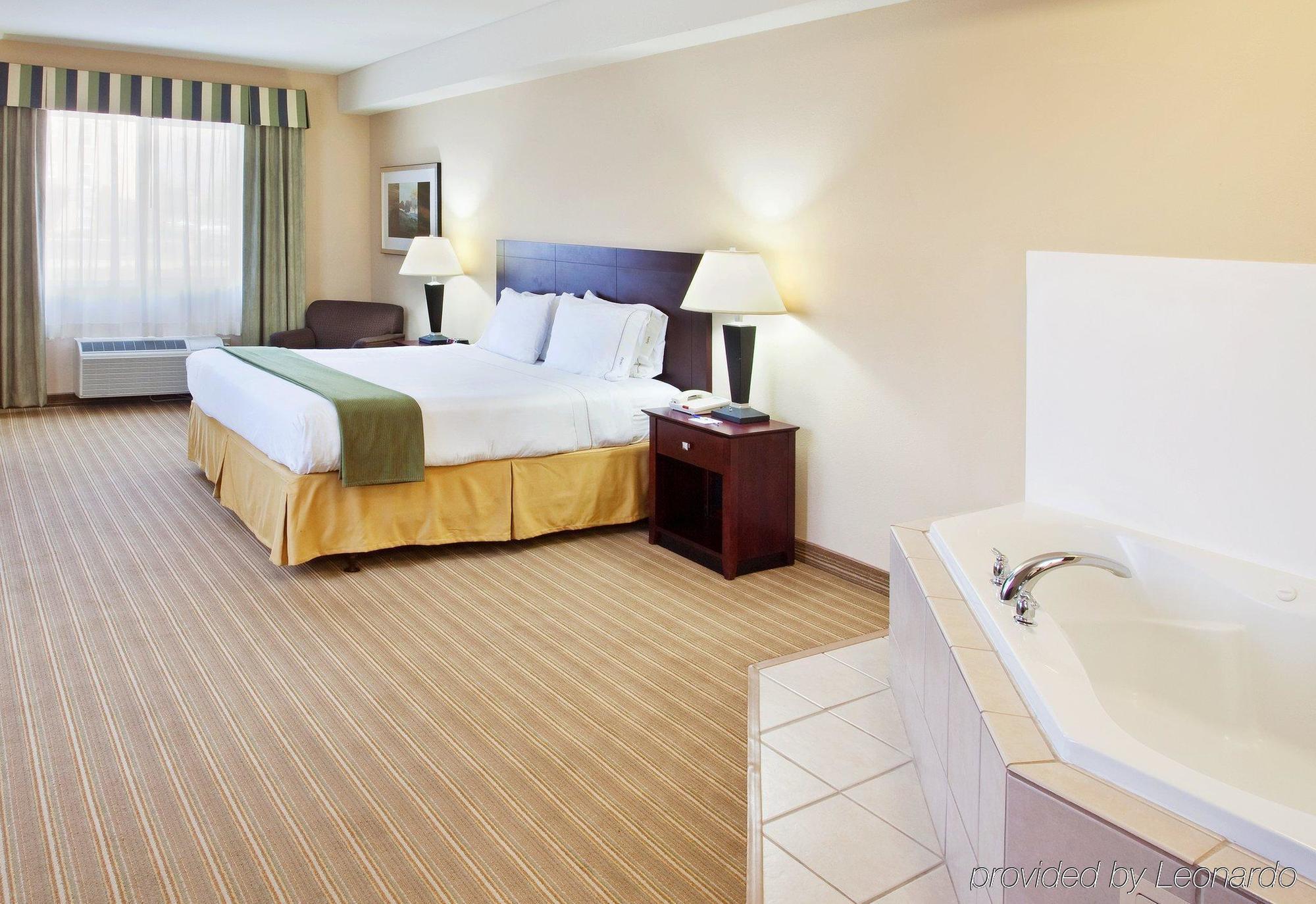 Holiday Inn Express Fresno River Park Highway 41 By Ihg Екстериор снимка