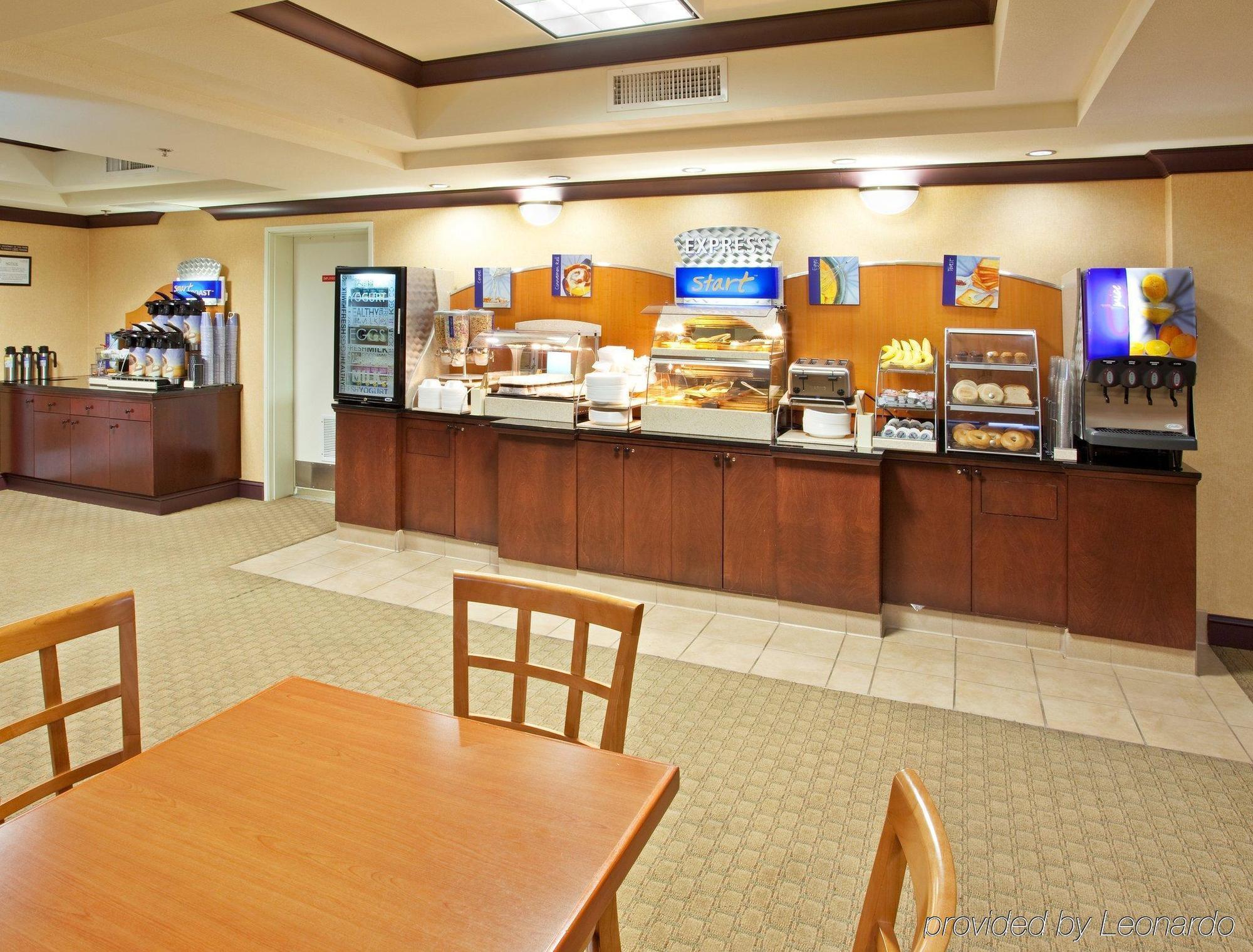 Holiday Inn Express Fresno River Park Highway 41 By Ihg Ресторант снимка
